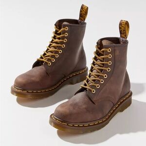 Dr. Martens 1460 Crazy Horse 8-Eye Boot